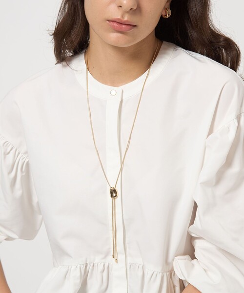 green label relaxing（グリーンレーベルリラクシング）の「メルティモチーフ ループタイ ネックレス（ネックレス・レディース・ゴールド/シルバー・FREE）」の2枚目の写真