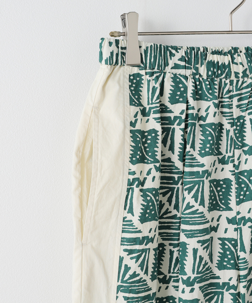sara mallika（サラ マリカ）の「【SARA MALLIKA/サラマリカ】COTTON POPLIN PRINT PANTS（その他パンツ・レディース・グリーン・MEDIUM/SMALL）」の4枚目の写真