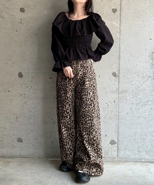 merrylatte（メリーラテ）の「オフショルフリルブラウス（シャツ/ブラウス・レディース・ブラック・FREE）」の6枚目の写真