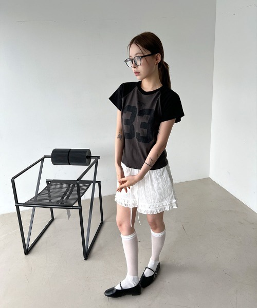4INT.(フォイント)の「【インナーパンツ付き】パンチングレース Aライン 2段フリル ショートパンツ(その他パンツ・レディース・ブラック/ホワイト・FREE)」の4枚目の写真