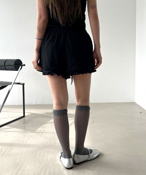 4INT.(フォイント)の「【インナーパンツ付き】パンチングレース Aライン 2段フリル ショートパンツ(その他パンツ・レディース・ブラック/ホワイト・FREE)」の22枚目の写真