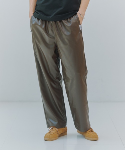 MAISON CLUB（メゾンクラブ）の「【MAISON CLUB】Super Soft PU Leather Track Pants / スーパーソフトPUレザートラックパンツ（その他パンツ・メンズ・ブラック/グレー/ブラウン・M/L）」の18枚目の写真