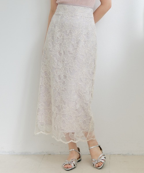 AND COUTURE(アンドクチュール)の「スパンコールレースタイトスカート(スカート・レディース・ベージュ/ネイビー/ダークブラウン・SMALL/MEDIUM)」の2枚目の写真