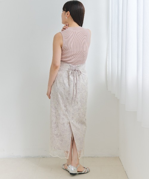 AND COUTURE(アンドクチュール)の「スパンコールレースタイトスカート(スカート・レディース・ベージュ/ネイビー/ダークブラウン・SMALL/MEDIUM)」の14枚目の写真
