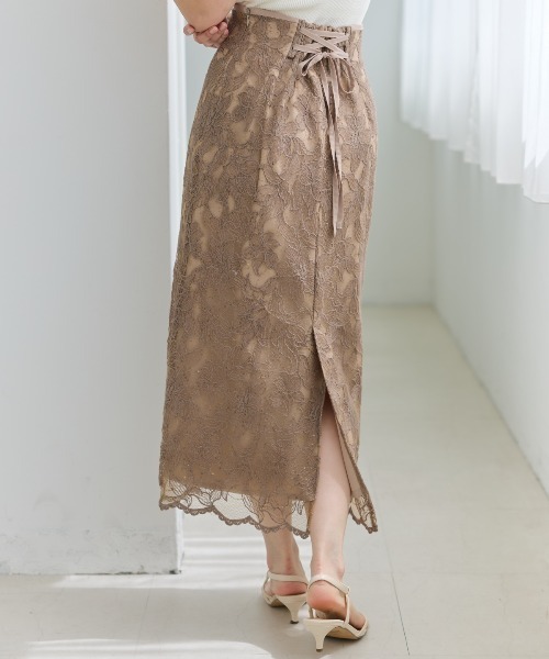 AND COUTURE(アンドクチュール)の「スパンコールレースタイトスカート(スカート・レディース・ベージュ/ネイビー/ダークブラウン・SMALL/MEDIUM)」の4枚目の写真
