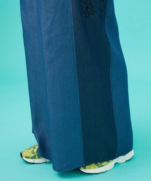 Jocomomola（ホコモモラ）の「Flor pintada テンセルデニムワイドパンツ（その他パンツ・レディース・ネイビー/ダークインディゴブルー・42/40）」の16枚目の写真
