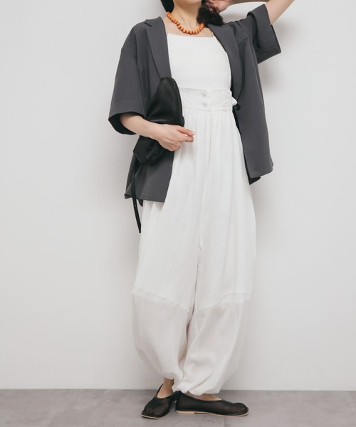 KBF（ケイビーエフ）の「ボリュームサロペット（サロペット/オーバーオール・レディース・オフホワイト/ブラック/カーキ・ONE）」の6枚目の写真