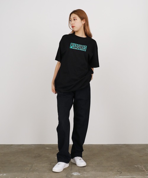 PLEASURES（プレジャー）の「PLEASURES/プレジャーズ THIRSTY T-SHIRT 半袖Ｔシャツ バックプリント ロゴ（Tシャツ/カットソー・メンズ・ブラック/ライトブルー・M/L/XL）」の6枚目の写真