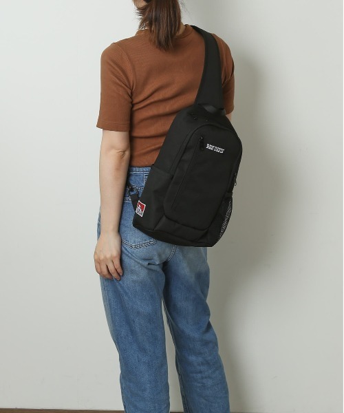 BEN DAVIS（ベンデイビス）の「BEN DAVIS ベンデイビス ONE SHOULDER BAG（ボディバッグ/ウエストポーチ・メンズ・ブラック×グリーン/ブラック×レッド・FREE）」の4枚目の写真