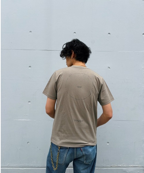 B'day（ビーデイ）の「ヘヴィウェイト天竺 プリント 半袖 クルーネック コットン100％（Tシャツ/カットソー・メンズ・ブラック/ホワイト/ライトオリーブ・LARGE/MEDIUM）」の9枚目の写真