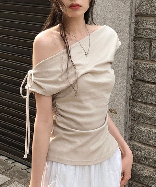 FREE STYLISTS(フリー スタイリスト)の「YUGA_YGMC Ribbon off-shoulder top(その他トップス・レディース・ベージュ/ブラック/ホワイト/グレー・FREE)」の4枚目の写真