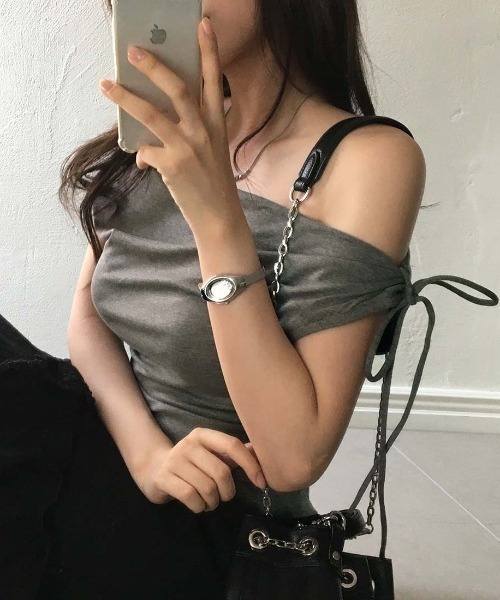 FREE STYLISTS(フリー スタイリスト)の「YUGA_YGMC Ribbon off-shoulder top(その他トップス・レディース・ベージュ/ブラック/ホワイト/グレー・FREE)」の3枚目の写真
