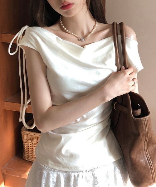 FREE STYLISTS(フリー スタイリスト)の「YUGA_YGMC Ribbon off-shoulder top(その他トップス・レディース・ベージュ/ブラック/ホワイト/グレー・FREE)」の1枚目の写真