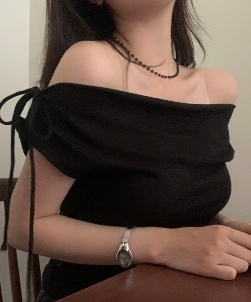 FREE STYLISTS(フリー スタイリスト)の「YUGA_YGMC Ribbon off-shoulder top(その他トップス・レディース・ベージュ/ブラック/ホワイト/グレー・FREE)」の2枚目の写真