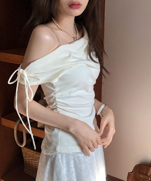 FREE STYLISTS(フリー スタイリスト)の「YUGA_YGMC Ribbon off-shoulder top(その他トップス・レディース・ベージュ/ブラック/ホワイト/グレー・FREE)」の7枚目の写真