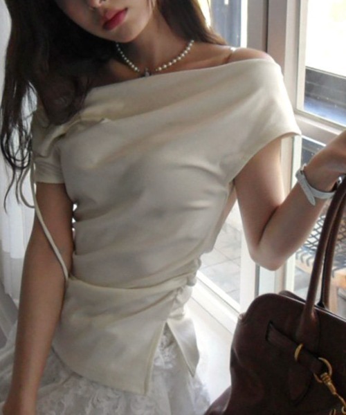 FREE STYLISTS(フリー スタイリスト)の「YUGA_YGMC Ribbon off-shoulder top(その他トップス・レディース・ベージュ/ブラック/ホワイト/グレー・FREE)」の13枚目の写真