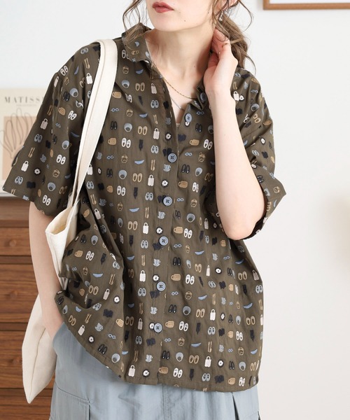 Emago(イマゴ)の「EMAGO お出かけ総柄刺繍シャツ(シャツ/ブラウス・レディース・グレー/ブラック/カーキ・FREE)」の9枚目の写真