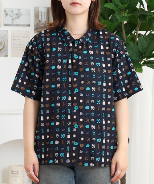 Emago(イマゴ)の「EMAGO お出かけ総柄刺繍シャツ(シャツ/ブラウス・レディース・グレー/ブラック/カーキ・FREE)」の12枚目の写真