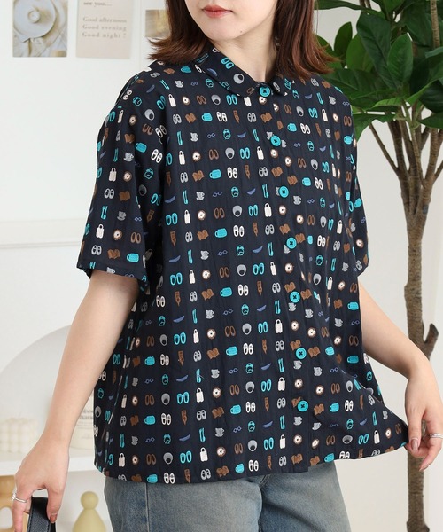 Emago(イマゴ)の「EMAGO お出かけ総柄刺繍シャツ(シャツ/ブラウス・レディース・グレー/ブラック/カーキ・FREE)」の20枚目の写真