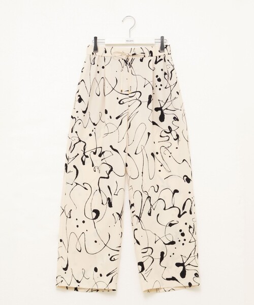 NOLLEY’S（ノーリーズ）の「ウォッシャブルプリントタックワイドパンツ（その他パンツ・レディース・ホワイト系その他2/ブラック系その他・36/38）」の3枚目の写真