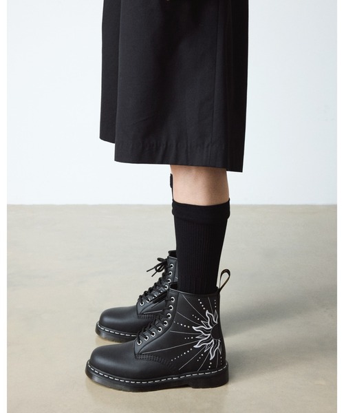 Dr. Martens(ドクターマーチン)の「Dr. Martens/ドクターマーチン 1460 SOLAR FLARE 8 ホール ブーツ 41813001(ブーツ・メンズ・ブラック・UK11/UK10/UK9/UK8/UK7/UK6/UK5/UK4/UK3)」の3枚目の写真