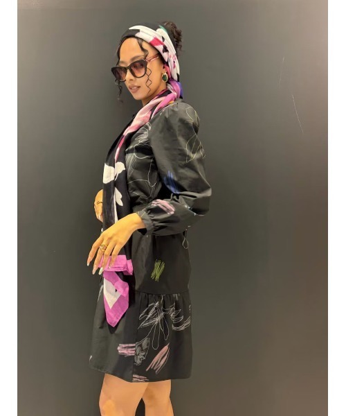 Desigual(デシグアル)の「ブラックのショートシャツドレス バルーン袖 結婚式 二次会 フォーマル(ワンピース・レディース・ブラック・XS/S/M/L/XL)」の1枚目の写真