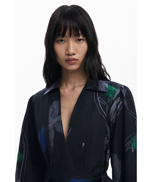 Desigual(デシグアル)の「ブラックのショートシャツドレス バルーン袖 結婚式 二次会 フォーマル(ワンピース・レディース・ブラック・XS/S/M/L/XL)」の2枚目の写真