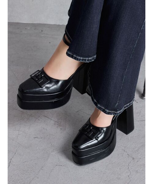 GYDA（ジェイダ）の「GGアンクルストラップチャンキーヒールパンプス（パンプス・レディース・ブラック/レッド・SMALL/MEDIUM/LARGE）」の4枚目の写真