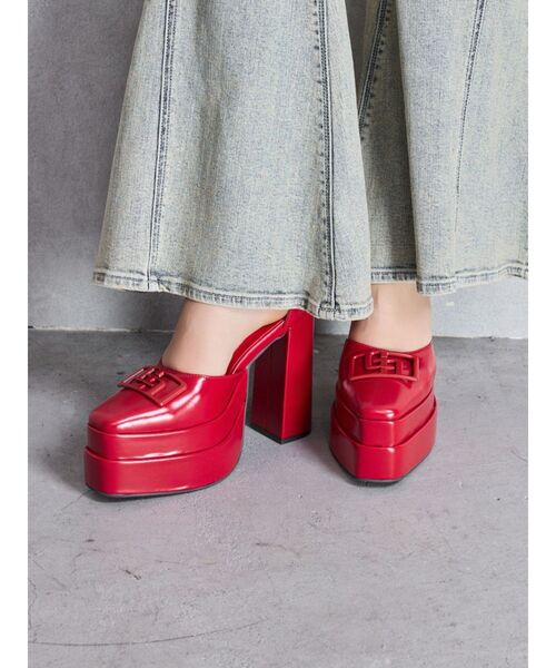 GYDA（ジェイダ）の「GGアンクルストラップチャンキーヒールパンプス（パンプス・レディース・ブラック/レッド・SMALL/MEDIUM/LARGE）」の7枚目の写真