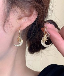 【IZU】 月×星モチーフ ゴールドピアス ラインストーン輝くロマンチックデザイン