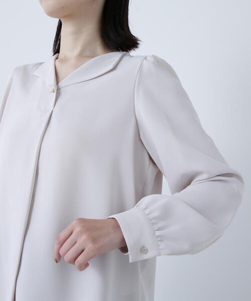NATURAL BEAUTY BASIC（ナチュラルビューティーベーシック）の「◇スキッパーメタルポイントブラウス（シャツ/ブラウス・レディース・イエロー/ベージュ/ダークブルー・MEDIUM/SMALL）」の9枚目の写真