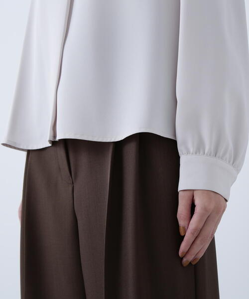 NATURAL BEAUTY BASIC（ナチュラルビューティーベーシック）の「◇スキッパーメタルポイントブラウス（シャツ/ブラウス・レディース・イエロー/ベージュ/ダークブルー・MEDIUM/SMALL）」の10枚目の写真