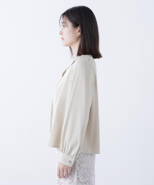 NATURAL BEAUTY BASIC（ナチュラルビューティーベーシック）の「◇スキッパーメタルポイントブラウス（シャツ/ブラウス・レディース・イエロー/ベージュ/ダークブルー・MEDIUM/SMALL）」の20枚目の写真