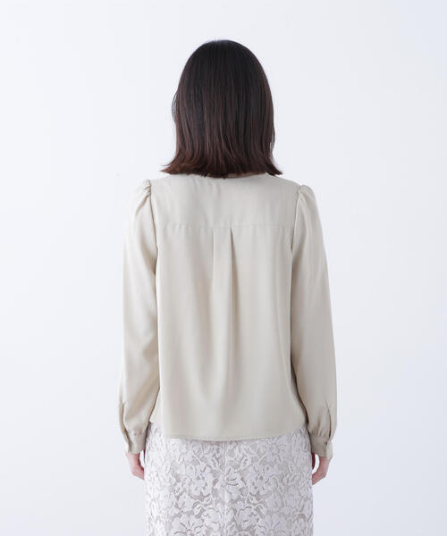 NATURAL BEAUTY BASIC（ナチュラルビューティーベーシック）の「◇スキッパーメタルポイントブラウス（シャツ/ブラウス・レディース・イエロー/ベージュ/ダークブルー・MEDIUM/SMALL）」の21枚目の写真