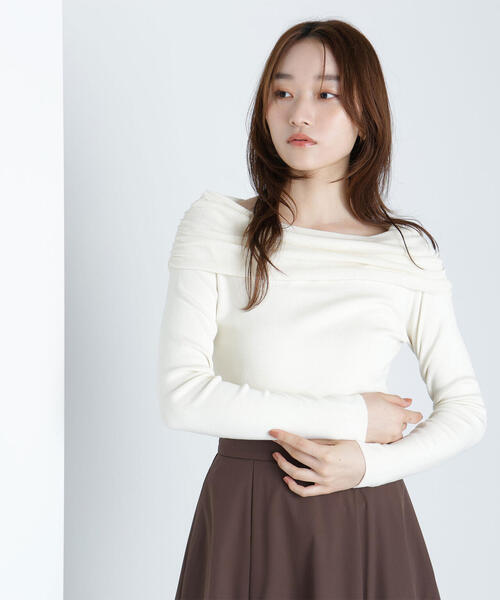NATURAL BEAUTY BASIC(ナチュラルビューティーベーシック)の「◇オフショルコンパクトニット(ニット/セーター・レディース・ブラック/オフホワイト/ブラウン・FREE)」の7枚目の写真