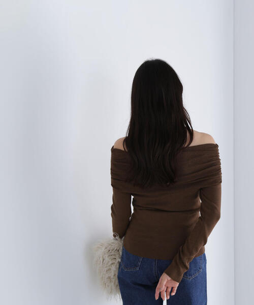 NATURAL BEAUTY BASIC(ナチュラルビューティーベーシック)の「◇オフショルコンパクトニット(ニット/セーター・レディース・ブラック/オフホワイト/ブラウン・FREE)」の16枚目の写真