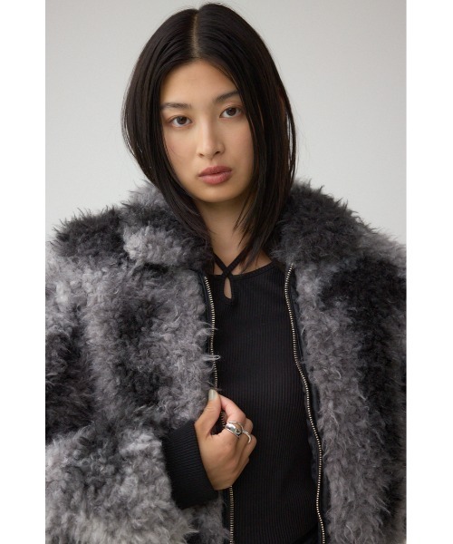 AZUL by moussy（アズールバイマウジー）の「カーリーボアショートブルゾン（ブルゾン・レディース・ブラウン系その他/ブラック系その他・FREE）」の3枚目の写真