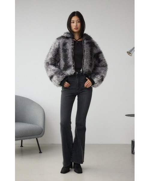 AZUL by moussy（アズールバイマウジー）の「カーリーボアショートブルゾン（ブルゾン・レディース・ブラウン系その他/ブラック系その他・FREE）」の5枚目の写真