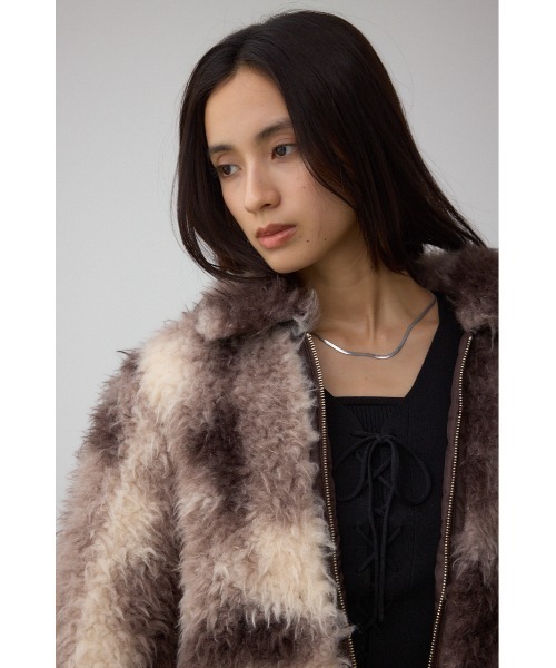 AZUL by moussy（アズールバイマウジー）の「カーリーボアショートブルゾン（ブルゾン・レディース・ブラウン系その他/ブラック系その他・FREE）」の16枚目の写真
