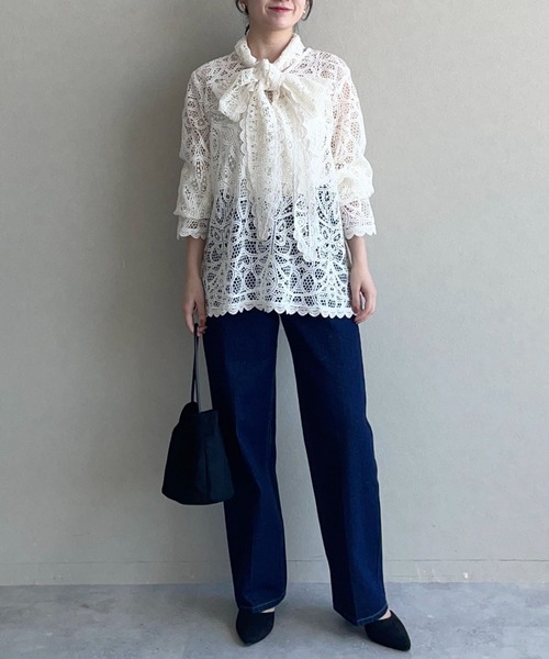 mysty woman（ミスティウーマン）の「レースボウタイブラウス 575252（シャツ/ブラウス・レディース・オフホワイト/ブラック・FREE）」の6枚目の写真