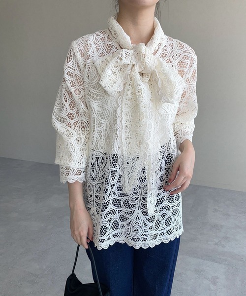 mysty woman（ミスティウーマン）の「レースボウタイブラウス 575252（シャツ/ブラウス・レディース・オフホワイト/ブラック・FREE）」の7枚目の写真