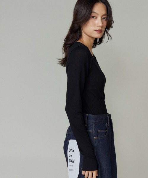 I.T.'S international(イッツインターナショナル)の「シアーテレコクルーネックプルオーバー(Tシャツ/カットソー・レディース・ブラック/オフホワイト・11号/9号)」の16枚目の写真
