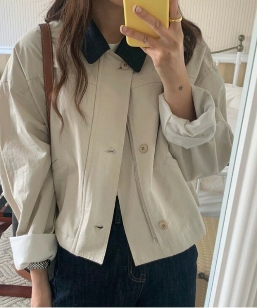 AMELY(エミリー)の「配色襟ショートジャケット(ブルゾン・レディース・アイボリー/ベージュ・S/M)」の3枚目の写真