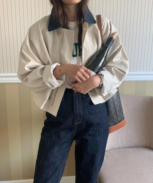 AMELY(エミリー)の「配色襟ショートジャケット(ブルゾン・レディース・アイボリー/ベージュ・S/M)」の5枚目の写真