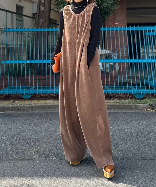 mi via loca（ミヴィアロカ）の「【2WAY/セルフカット】プリーツロンパース（サロペット/オーバーオール・レディース・ブラウン/ブラック・FREE）」の4枚目の写真