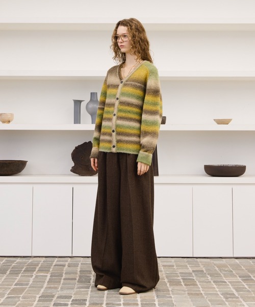 soerte（ソエルテ）の「Wool blend gradation cardigan / ウールブレンドグラデーションカーディガン（スウェット・メンズ・ブラック/ブラウン/ブルー・3/2/1）」の14枚目の写真