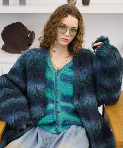 soerte（ソエルテ）の「Wool blend gradation cardigan / ウールブレンドグラデーションカーディガン（スウェット・メンズ・ブラック/ブラウン/ブルー・3/2/1）」の9枚目の写真