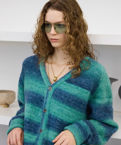 soerte（ソエルテ）の「Wool blend gradation cardigan / ウールブレンドグラデーションカーディガン（スウェット・メンズ・ブラック/ブラウン/ブルー・3/2/1）」の18枚目の写真