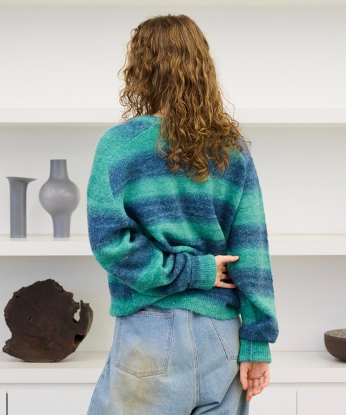 soerte（ソエルテ）の「Wool blend gradation cardigan / ウールブレンドグラデーションカーディガン（スウェット・メンズ・ブラック/ブラウン/ブルー・3/2/1）」の17枚目の写真