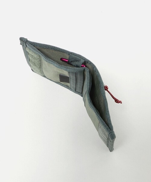 NANGA（ナンガ）の「＜NANGA × SPEAKEASY＞コンパクト ウォレット（財布・メンズ・ブラック/オリーブ/モカ・FREE）」の7枚目の写真